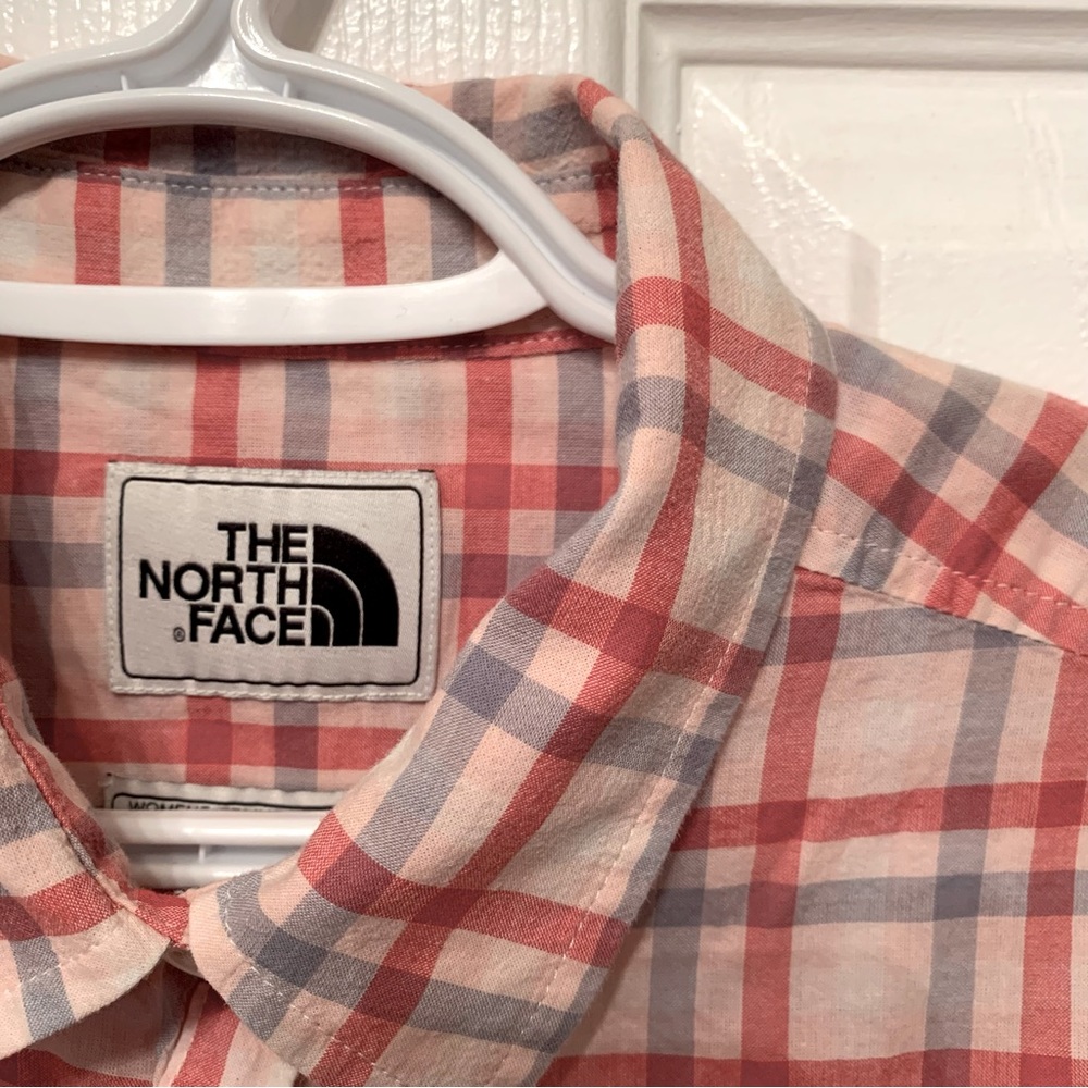 NORTH FACE pink plaid partial button down top. size XS